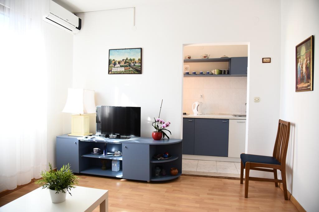 Apartments Marija Бибинє Екстер'єр фото