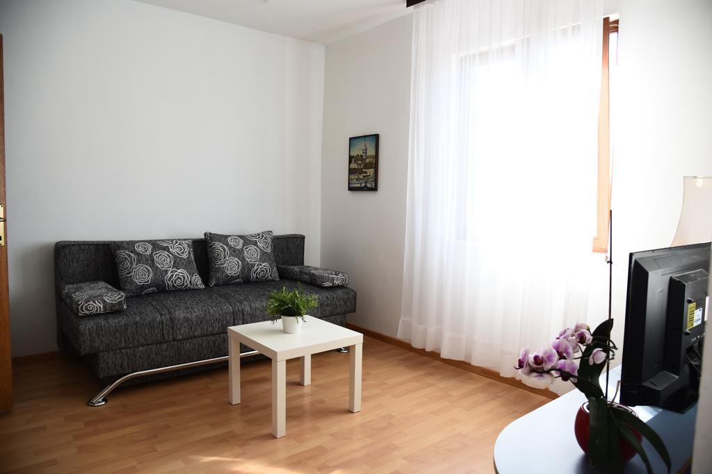 Apartments Marija Бибинє Екстер'єр фото