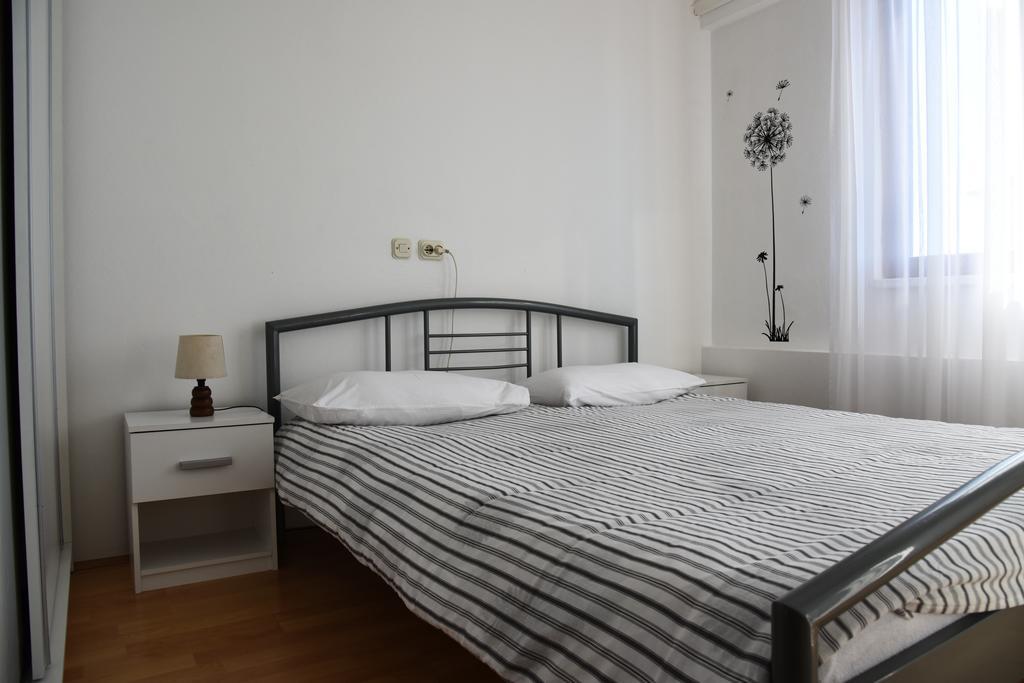 Apartments Marija Бибинє Екстер'єр фото